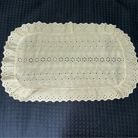 Bundle of Various Doilies - Picture 3 of 5